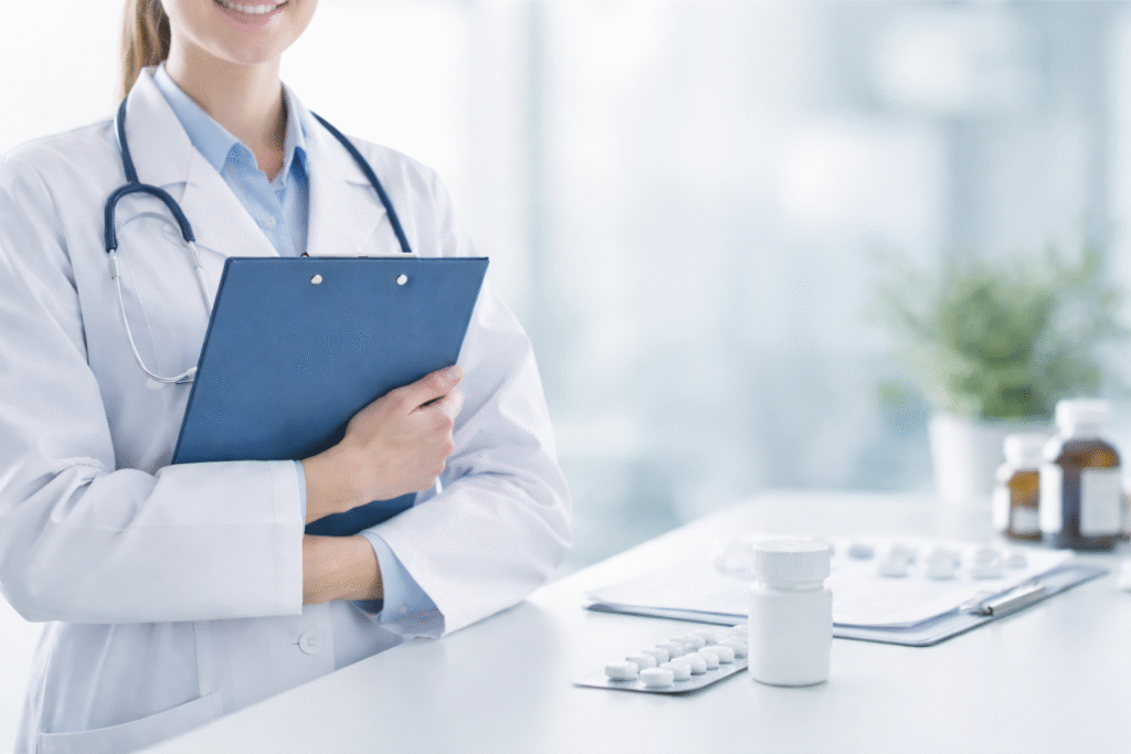 moderne Ärztin im büro